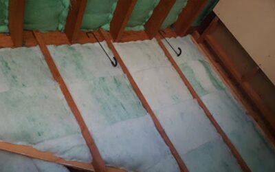 ecoMaster Blog Ladies install Polyester Underfloor Insulation Rolls